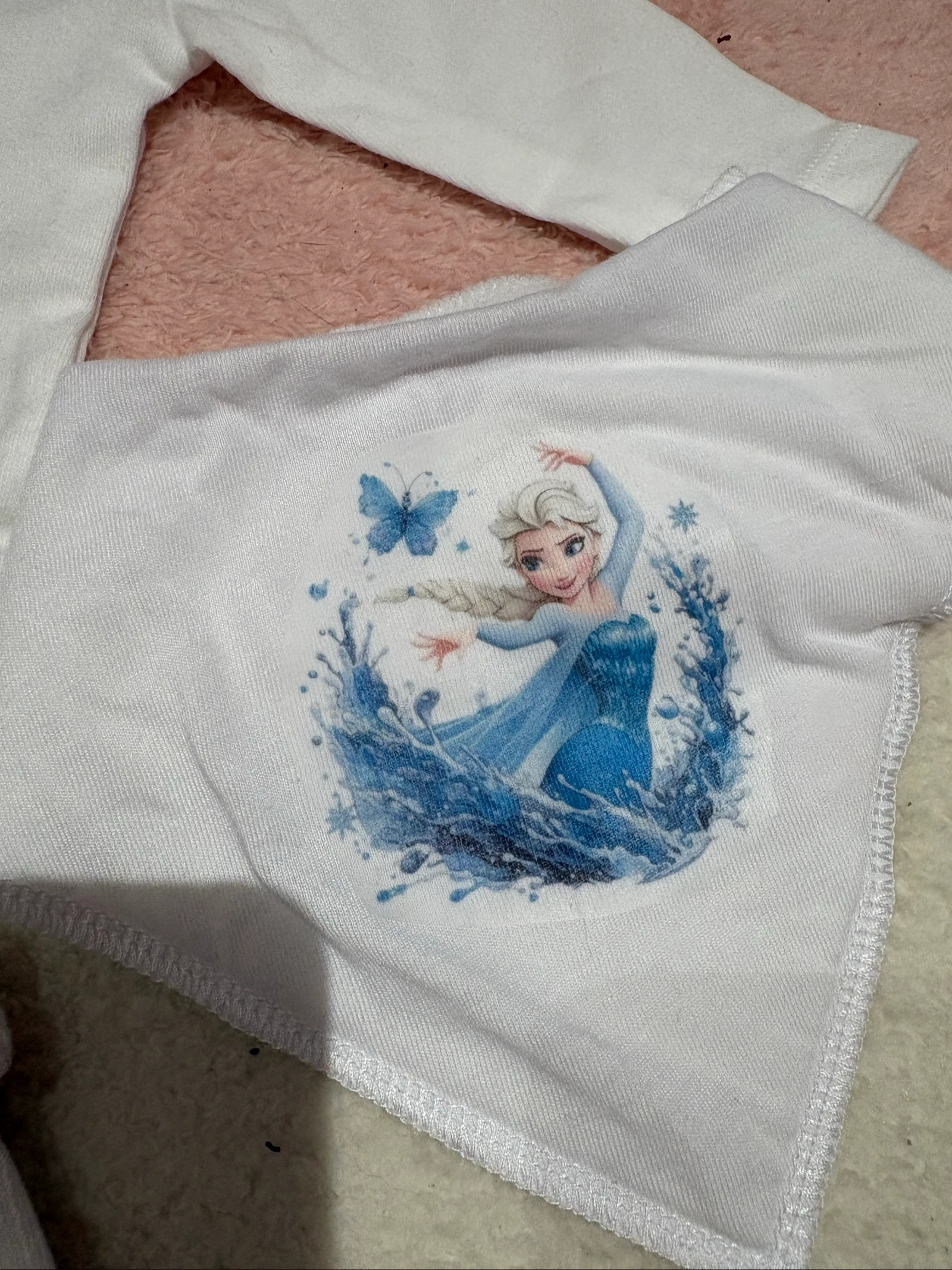 Ensemble bébé – Body + bavoir + attache tétine + bandeau + chaussettes – photo 5